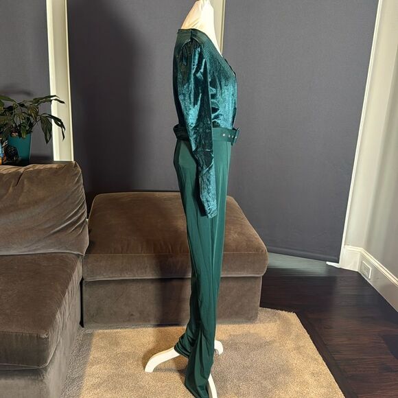 Women’s Green Jumpsuit Deep V-Neck Velvet Bodice Belted Waist Zip Back Size M - Picture 3 of 12